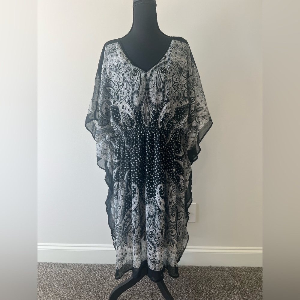 Speed Control Flowy butterfly sleeve Black and White Paisley Kaftan OS